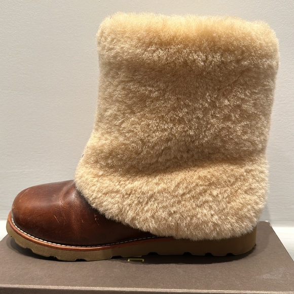 Ugg Marylin Boots size 6 excellent condition. Worn only a handful of times. - Picture 2 of 7